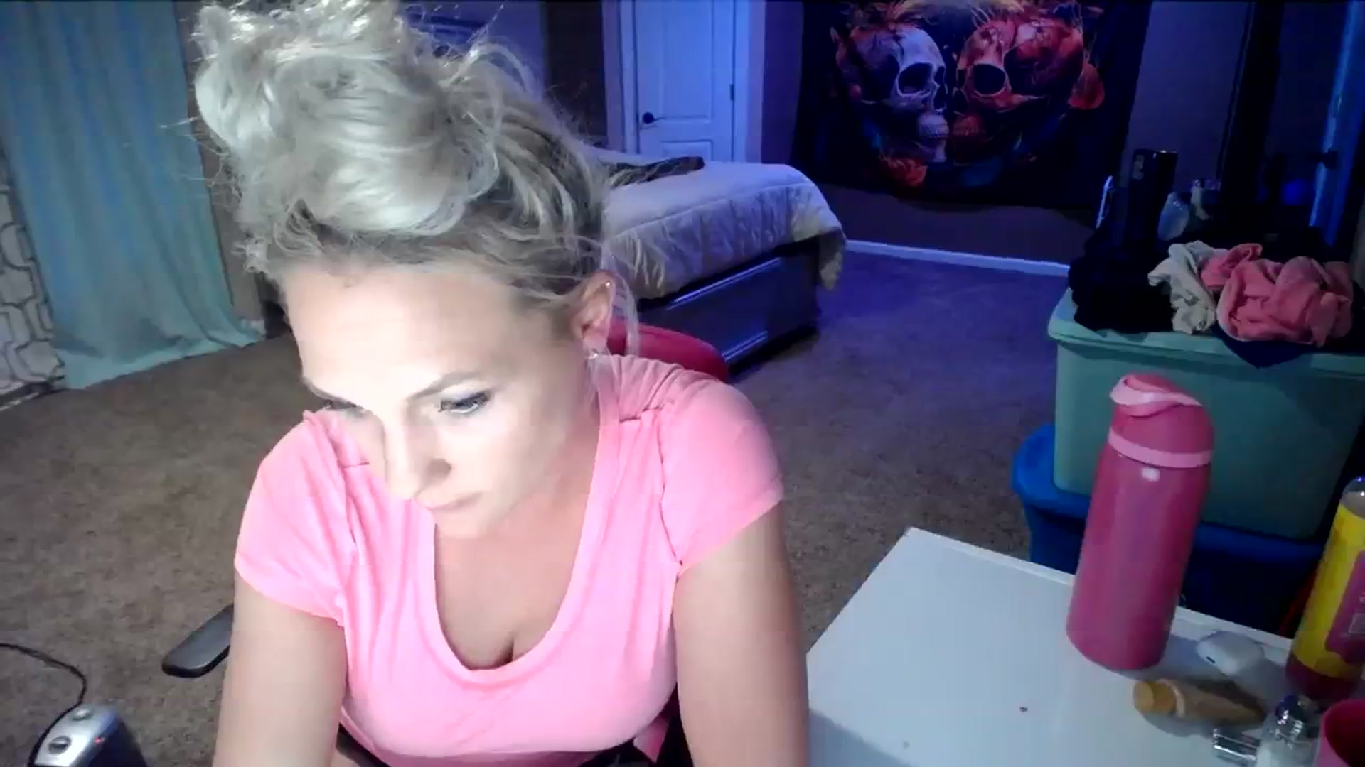 Gallery image thumbnail from AshlynnStorm's myfreecams stream on, 03/31/2024, 08:03 image 3 of 20