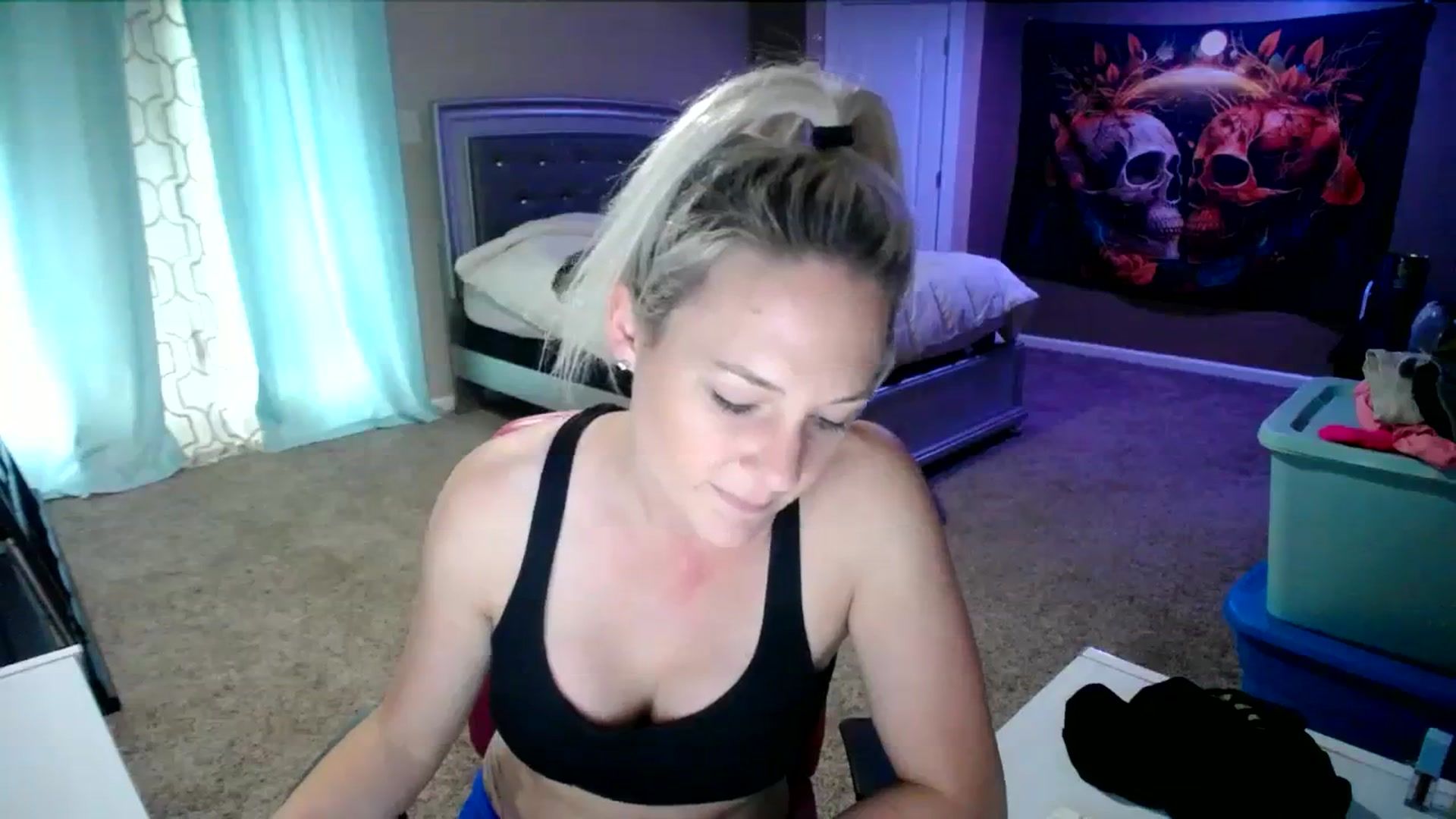 Gallery image thumbnail from AshlynnStorm's myfreecams stream on, 04/05/2024, 18:42 image 6 of 20