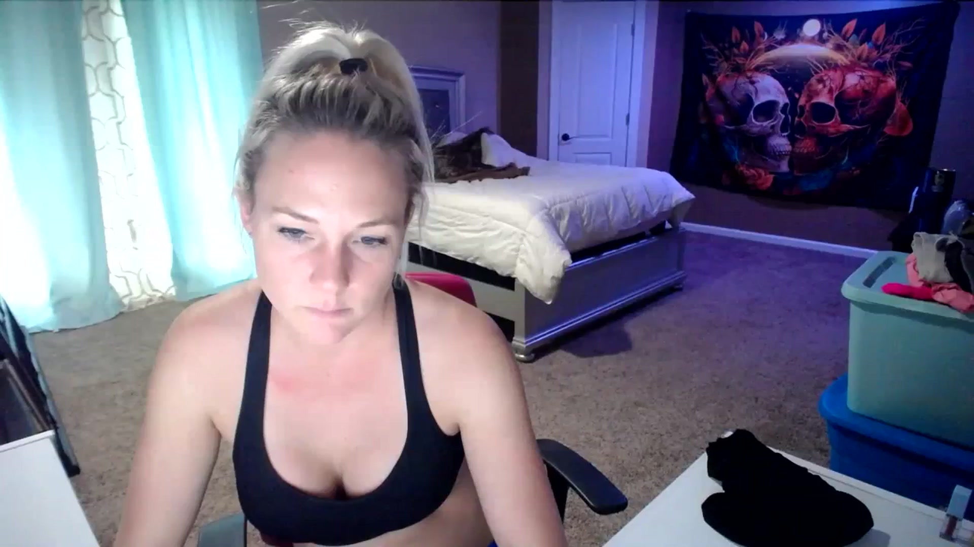 Gallery image thumbnail from AshlynnStorm's myfreecams stream on, 04/05/2024, 18:42 image 19 of 20