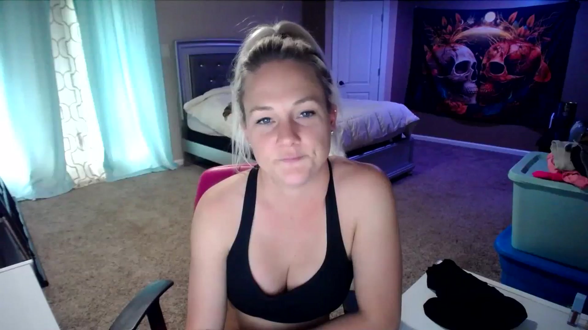 Gallery image thumbnail from AshlynnStorm's myfreecams stream on, 04/05/2024, 18:42 image 18 of 20