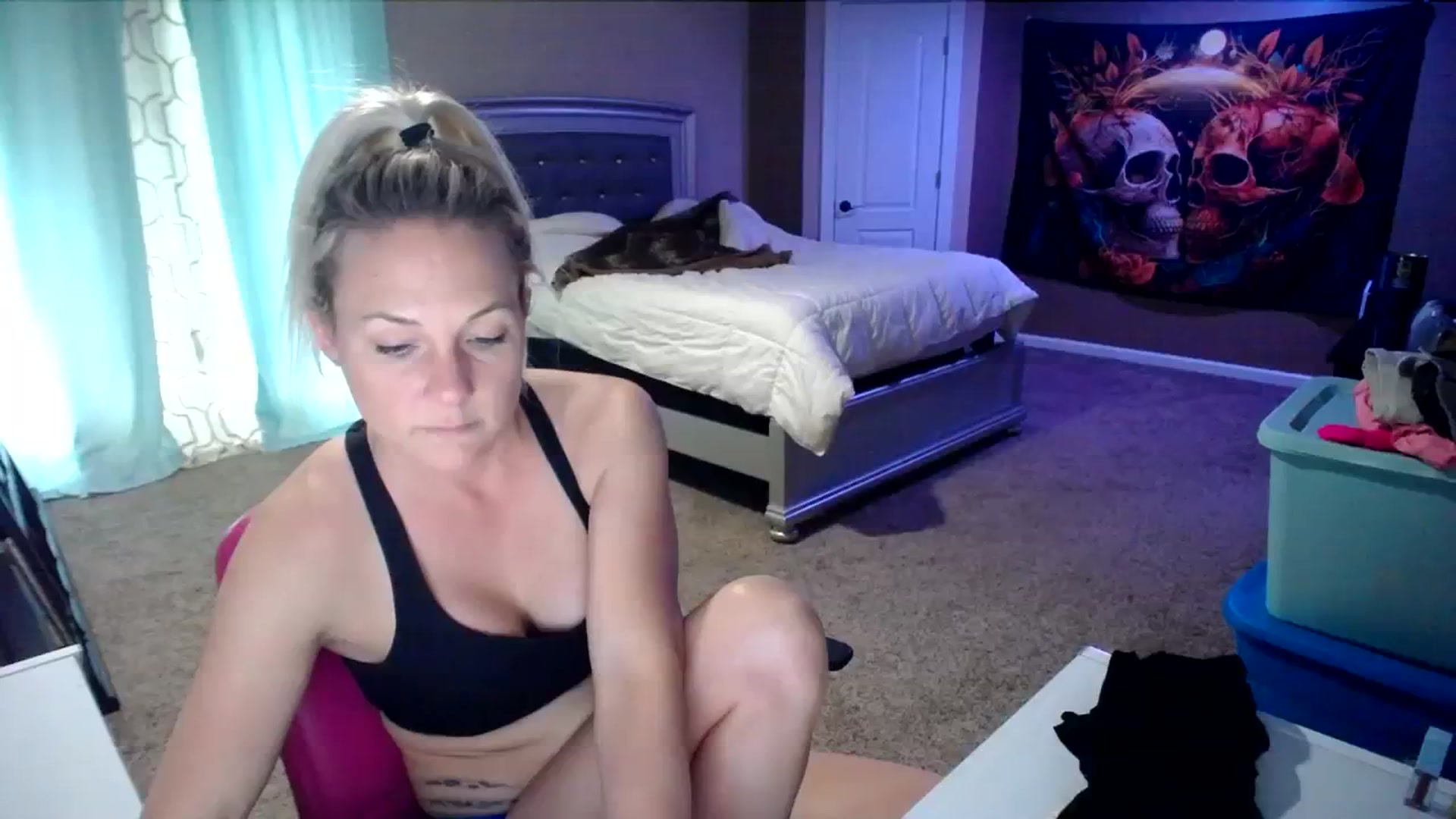 Gallery image thumbnail from AshlynnStorm's myfreecams stream on, 04/05/2024, 18:42 image 15 of 20