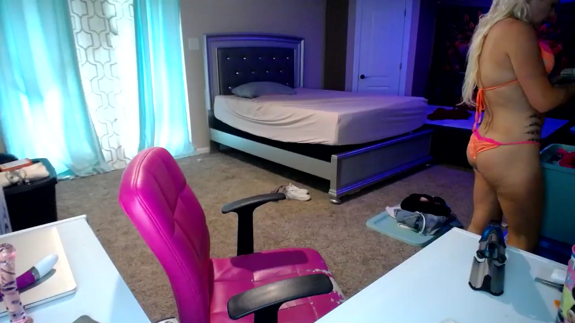 Gallery image thumbnail from AshlynnStorm's myfreecams stream on, 05/18/2024, 18:34 image 19 of 20
