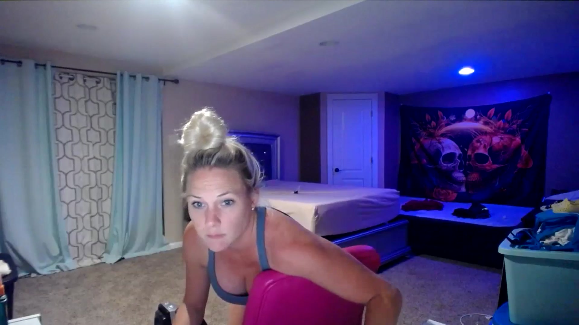 Gallery image thumbnail from AshlynnStorm's myfreecams stream on, 05/20/2024, 04:36 image 19 of 20