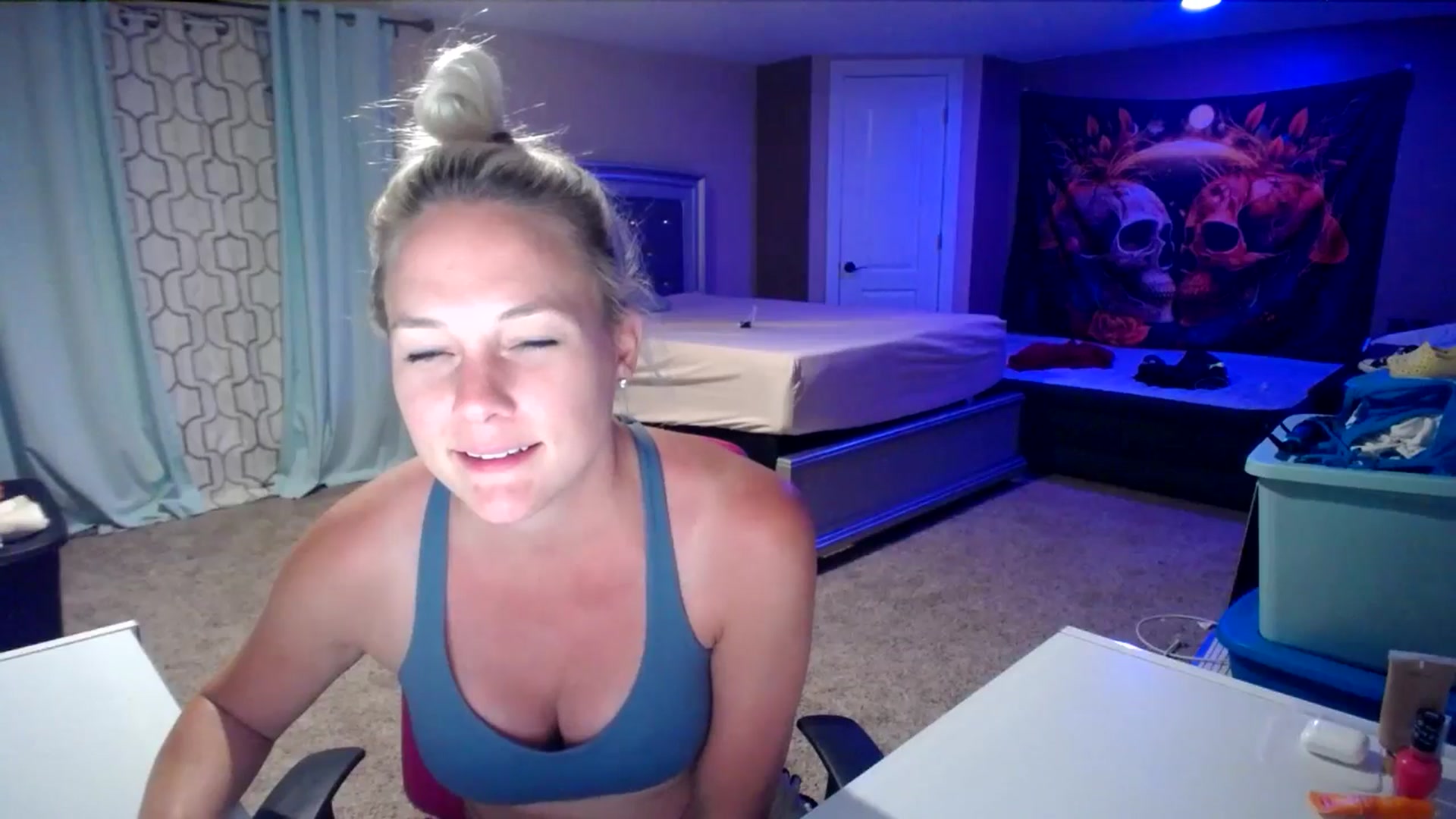 Gallery image thumbnail from AshlynnStorm's myfreecams stream on, 05/20/2024, 04:36 image 12 of 20