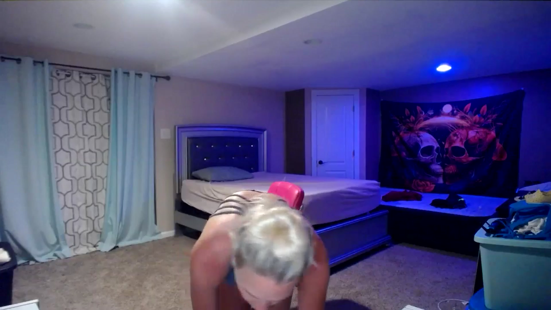 Gallery image thumbnail from AshlynnStorm's myfreecams stream on, 05/20/2024, 04:36 image 18 of 20