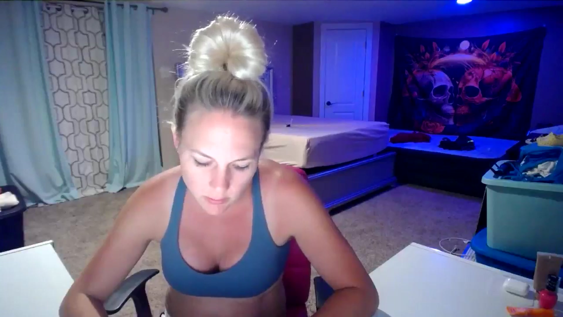 Gallery image thumbnail from AshlynnStorm's myfreecams stream on, 05/20/2024, 04:36 image 15 of 20