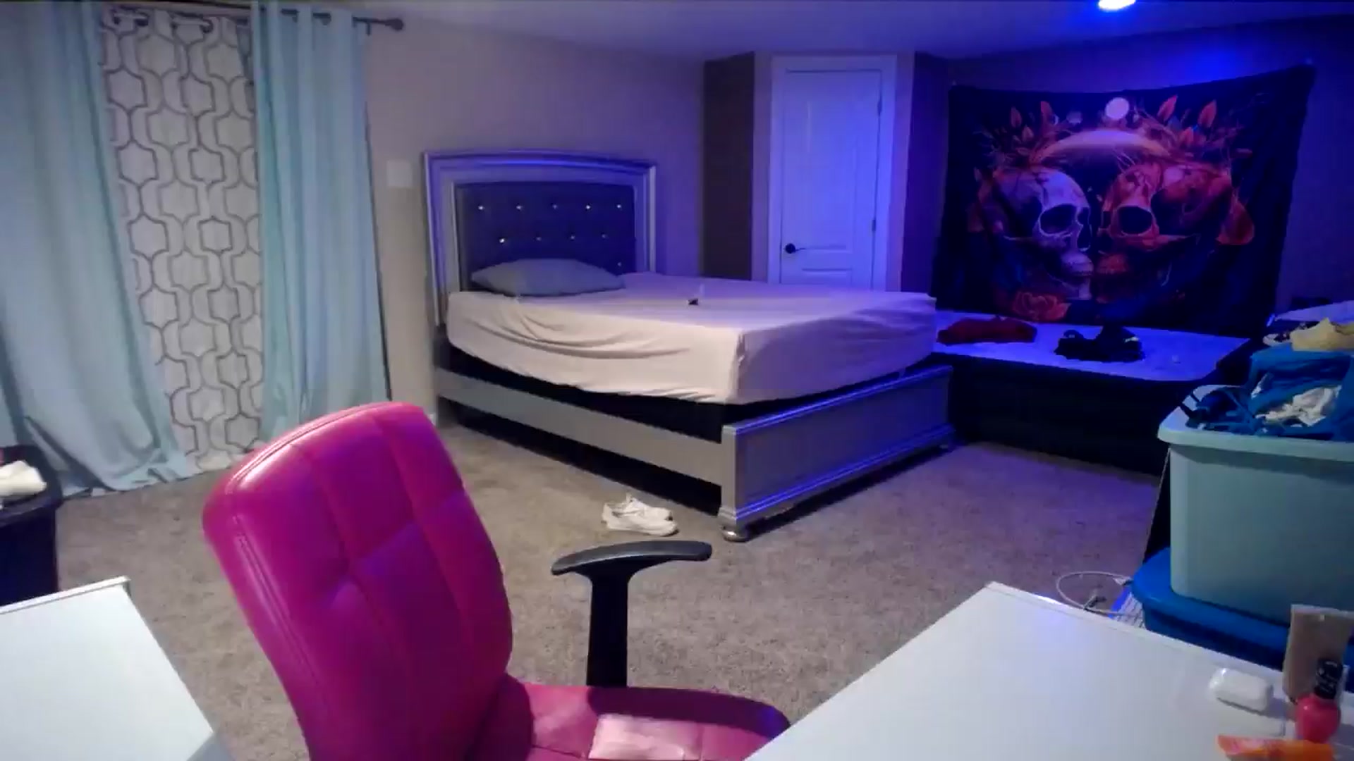 Gallery image thumbnail from AshlynnStorm's myfreecams stream on, 05/20/2024, 04:36 image 10 of 20