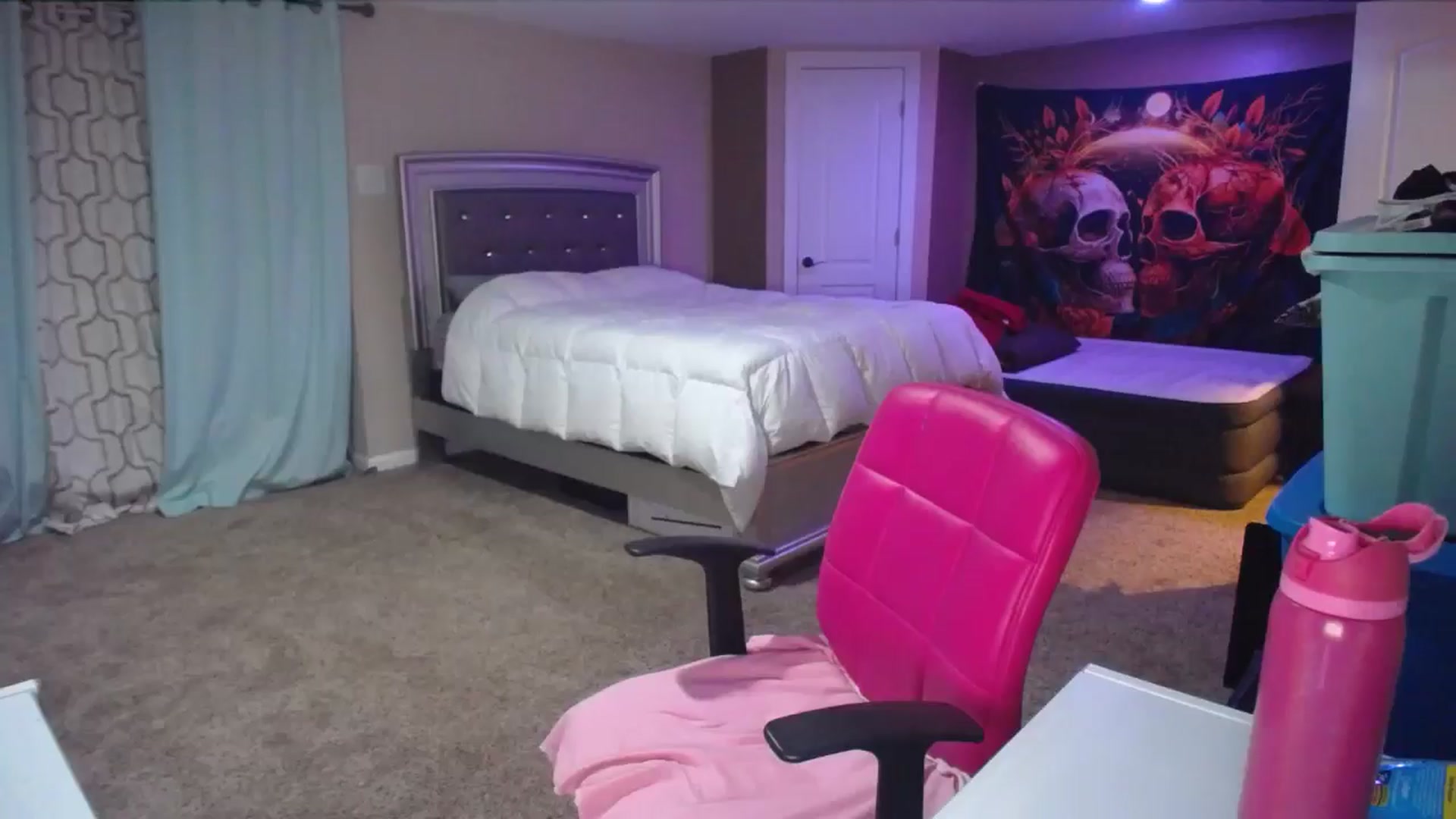 Gallery image thumbnail from AshlynnStorm's myfreecams stream on, 06/17/2024, 05:12 image 11 of 20