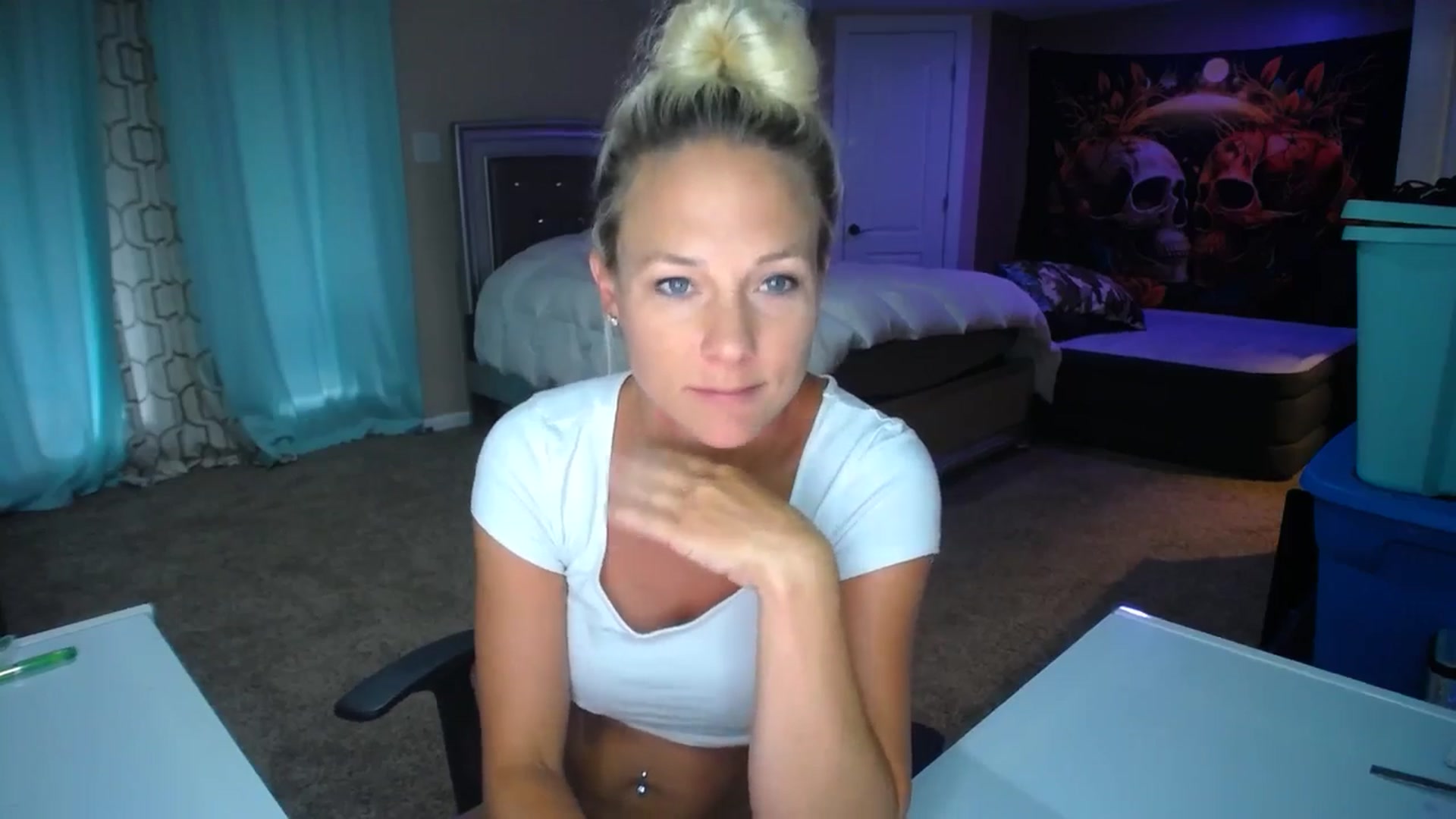 Gallery image thumbnail from AshlynnStorm's myfreecams stream on, 06/26/2024, 12:38 image 13 of 20