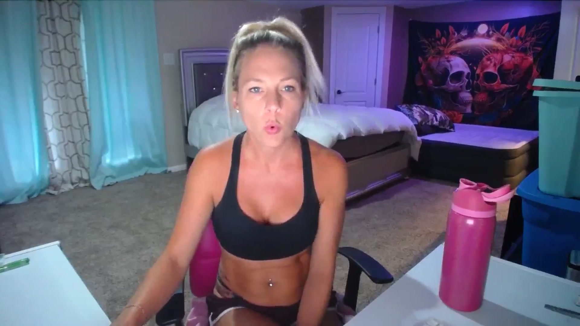 Gallery image thumbnail from AshlynnStorm's myfreecams stream on, 06/27/2024, 12:39 image 4 of 20