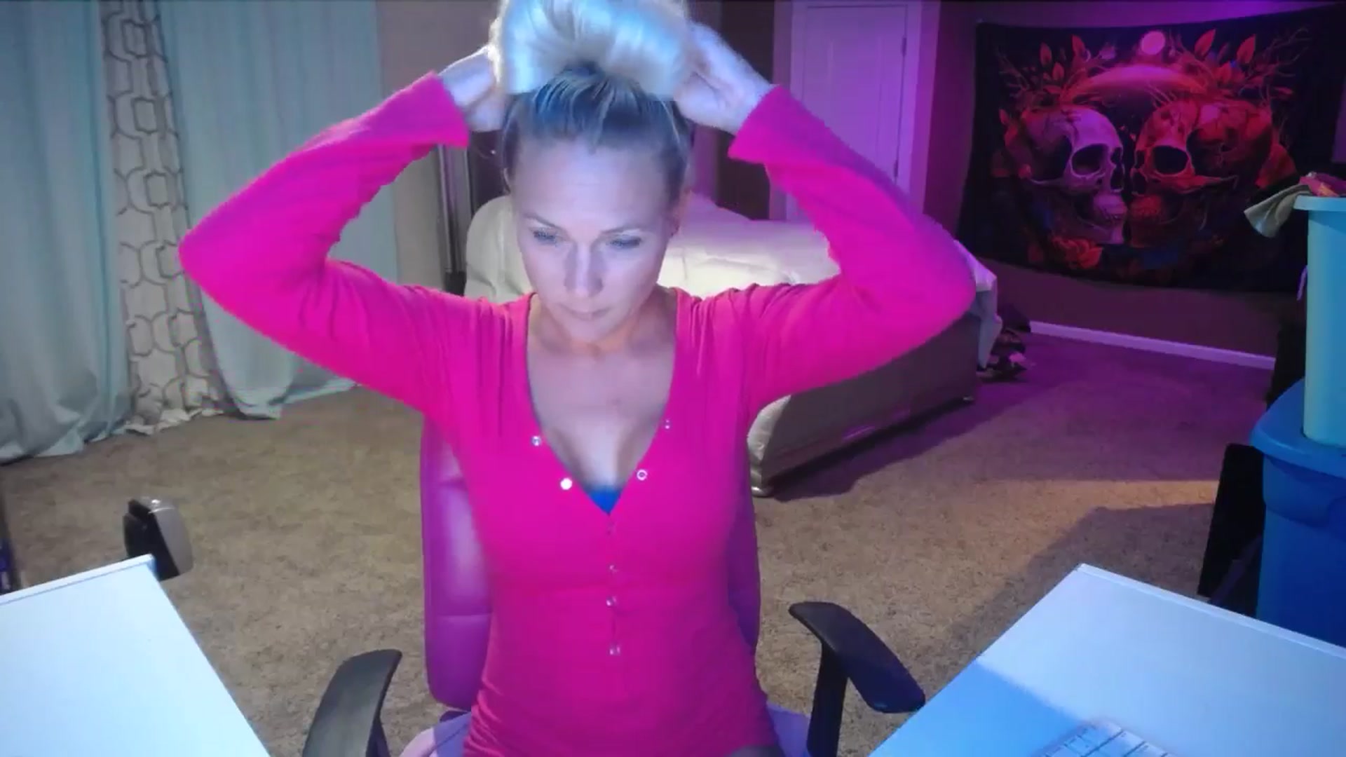 Gallery image thumbnail from AshlynnStorm's myfreecams stream on, 07/20/2024, 08:30 image 6 of 20