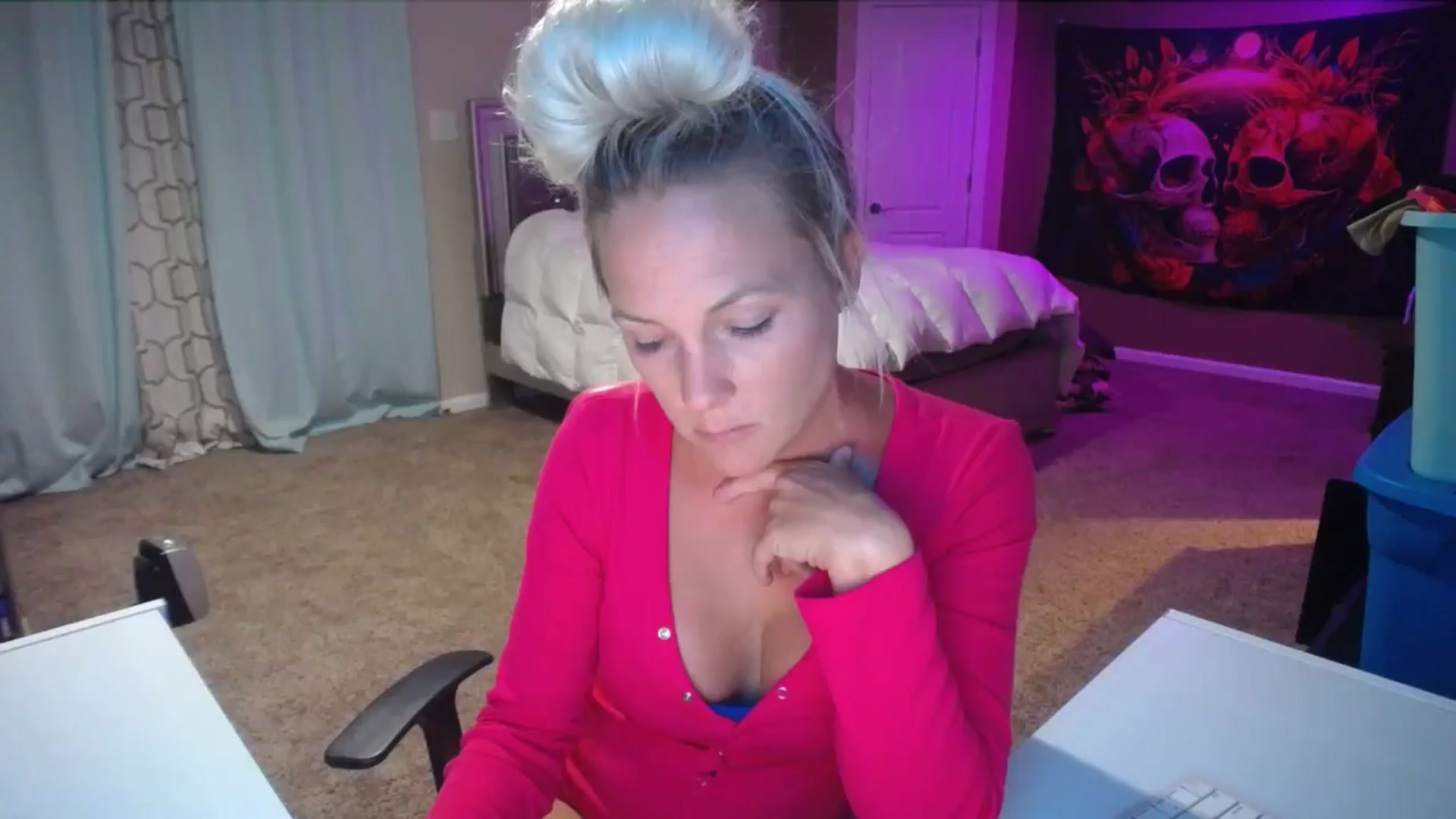 Gallery image thumbnail from AshlynnStorm's myfreecams stream on, 07/20/2024, 08:30 image 7 of 20