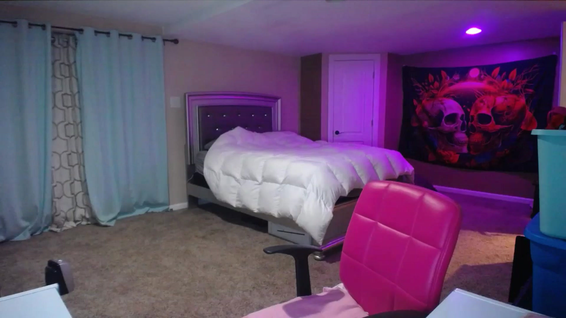 Gallery image thumbnail from AshlynnStorm's myfreecams stream on, 07/24/2024, 06:41 image 2 of 20