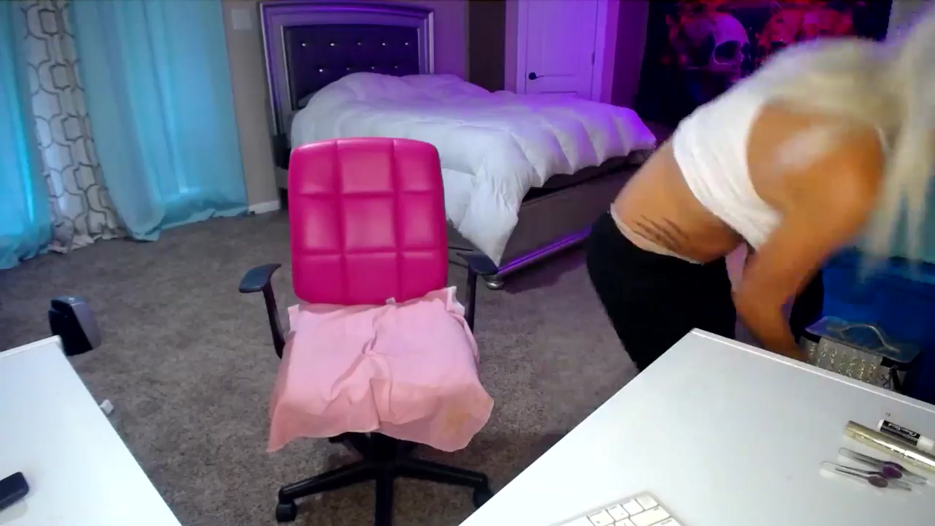 Gallery image thumbnail from AshlynnStorm's myfreecams stream on, 07/27/2024, 11:14 image 18 of 20