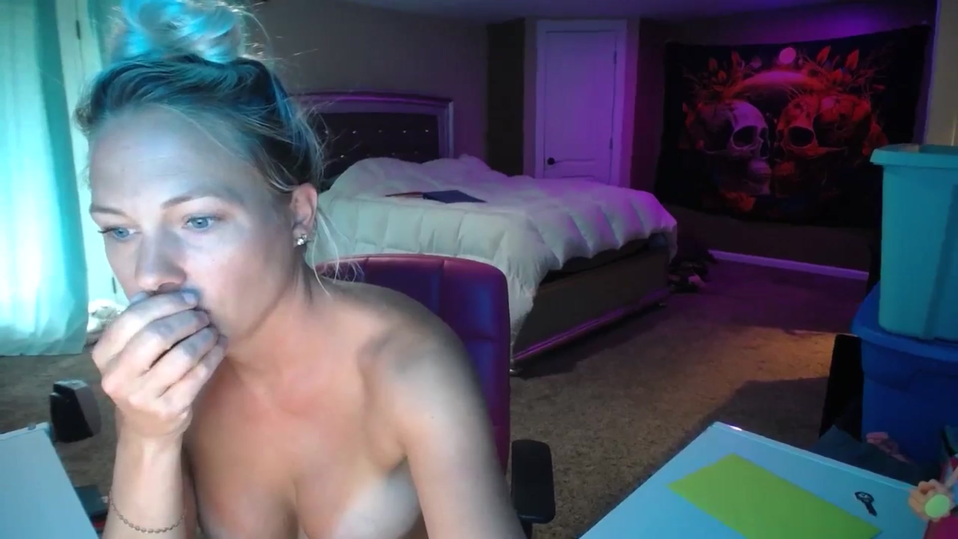 Gallery image thumbnail from AshlynnStorm's myfreecams stream on, 08/06/2024, 16:19 image 16 of 20