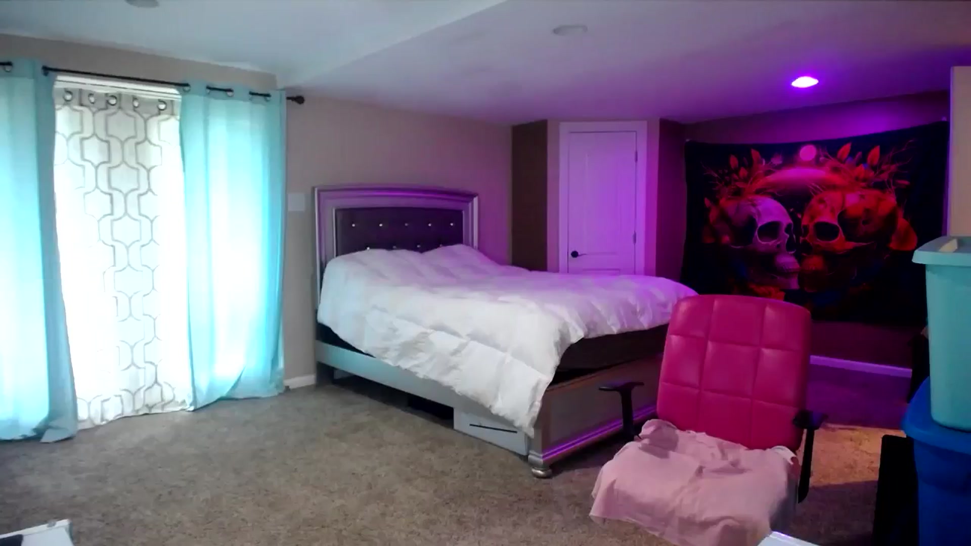 Gallery image thumbnail from AshlynnStorm's myfreecams stream on, 08/12/2024, 18:57 image 7 of 20