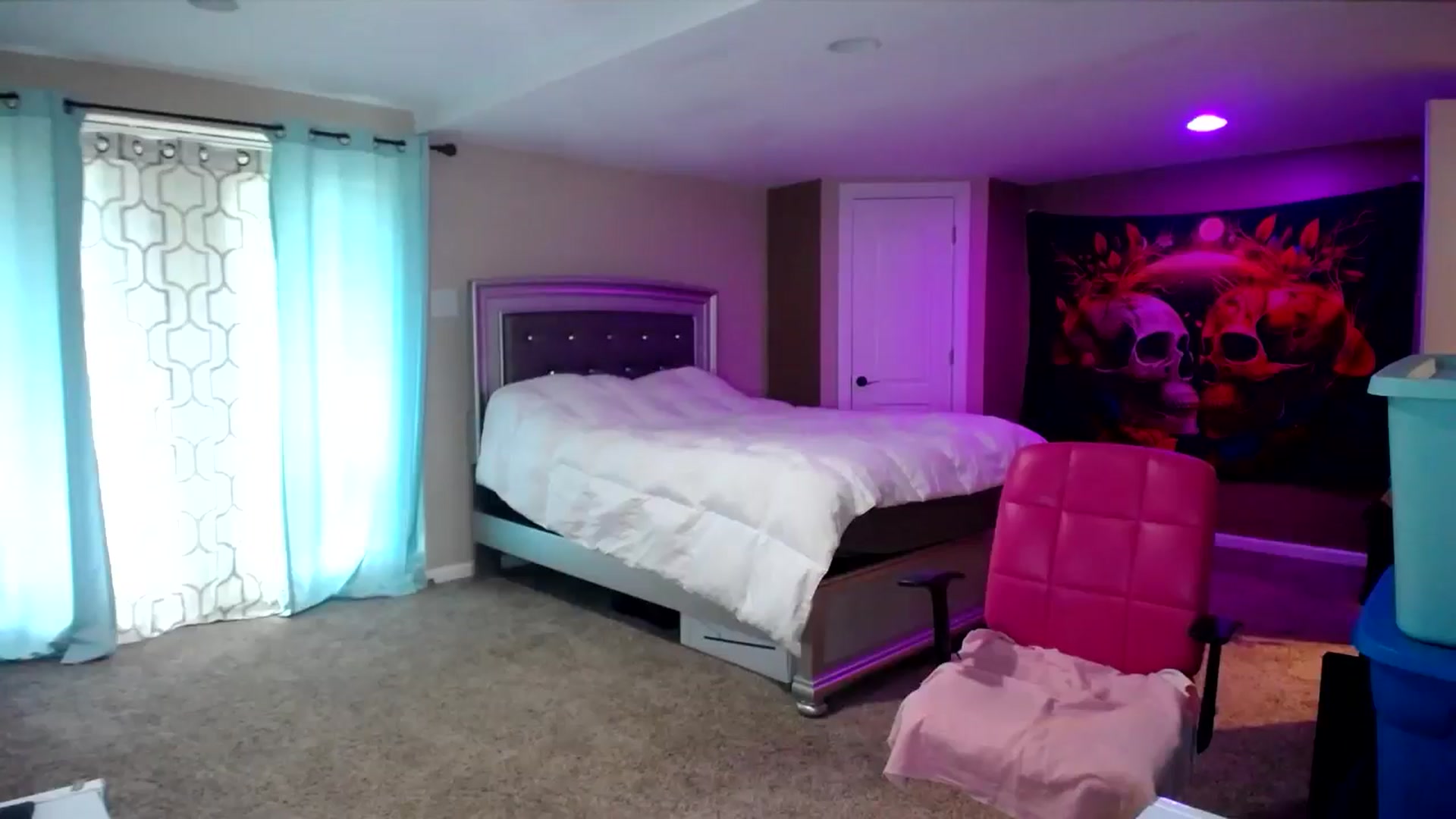 Gallery image thumbnail from AshlynnStorm's myfreecams stream on, 08/12/2024, 18:57 image 9 of 20