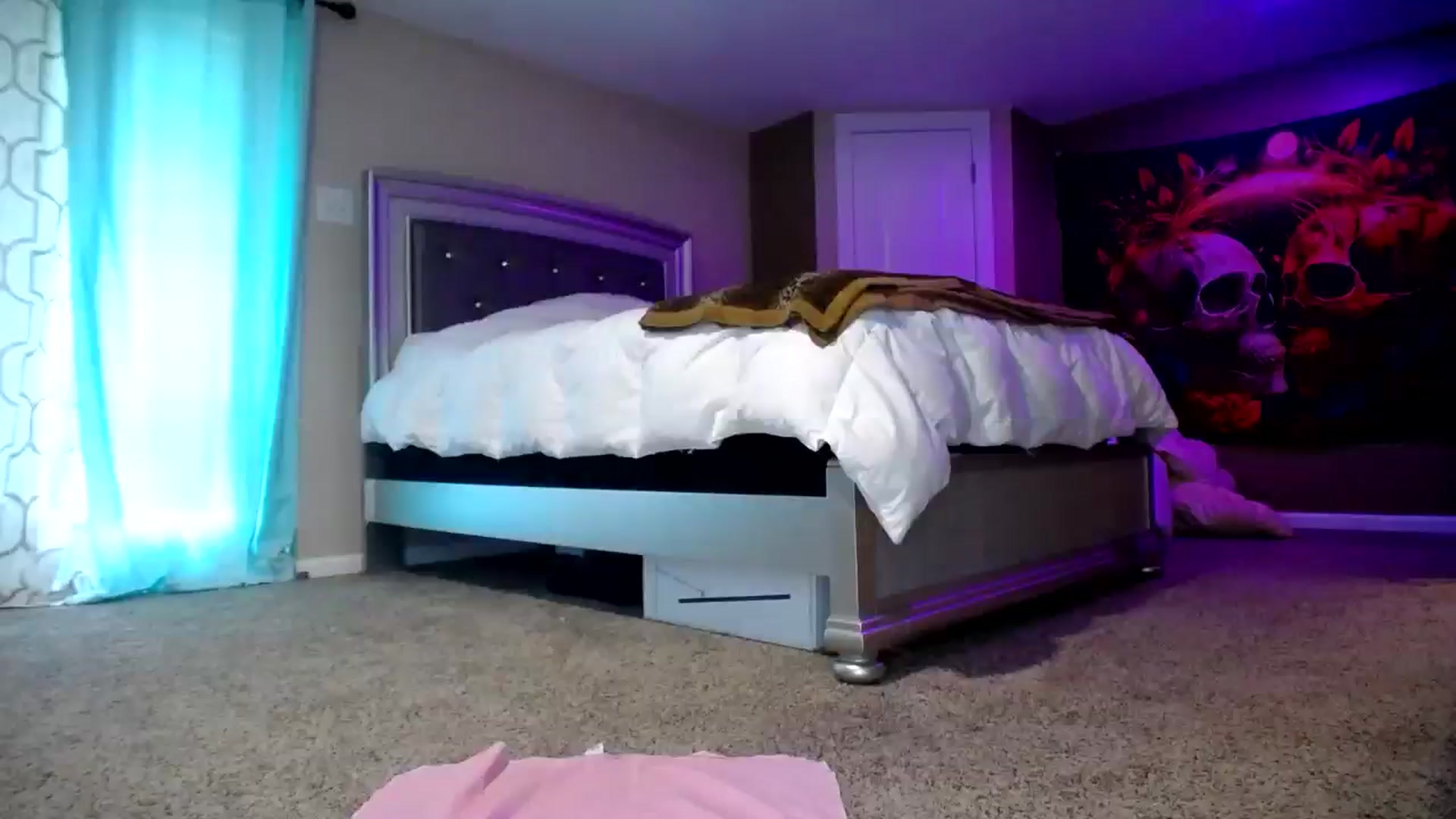 Gallery image thumbnail from AshlynnStorm's myfreecams stream on, 08/13/2024, 18:11 image 17 of 20