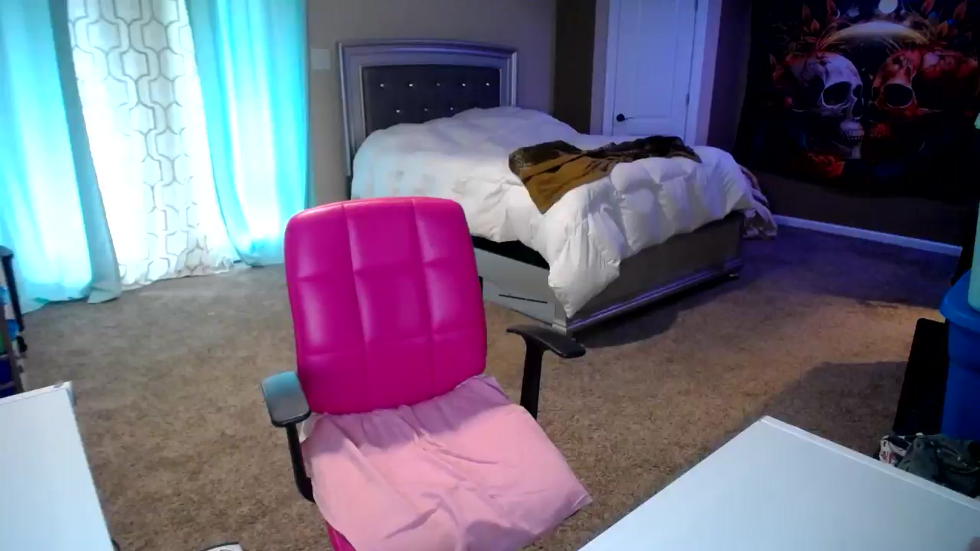 Gallery image thumbnail from AshlynnStorm's myfreecams stream on, 08/14/2024, 19:06 image 6 of 20