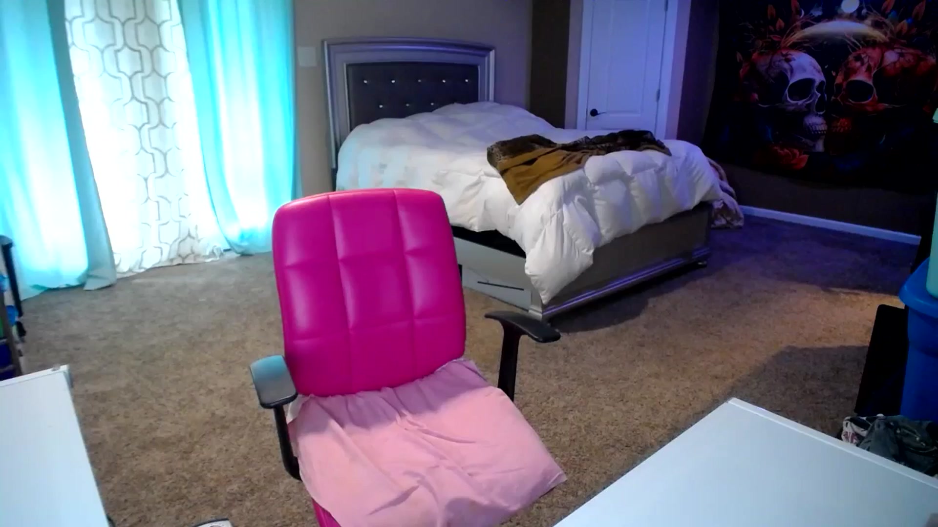 Gallery image thumbnail from AshlynnStorm's myfreecams stream on, 08/14/2024, 19:06 image 8 of 20