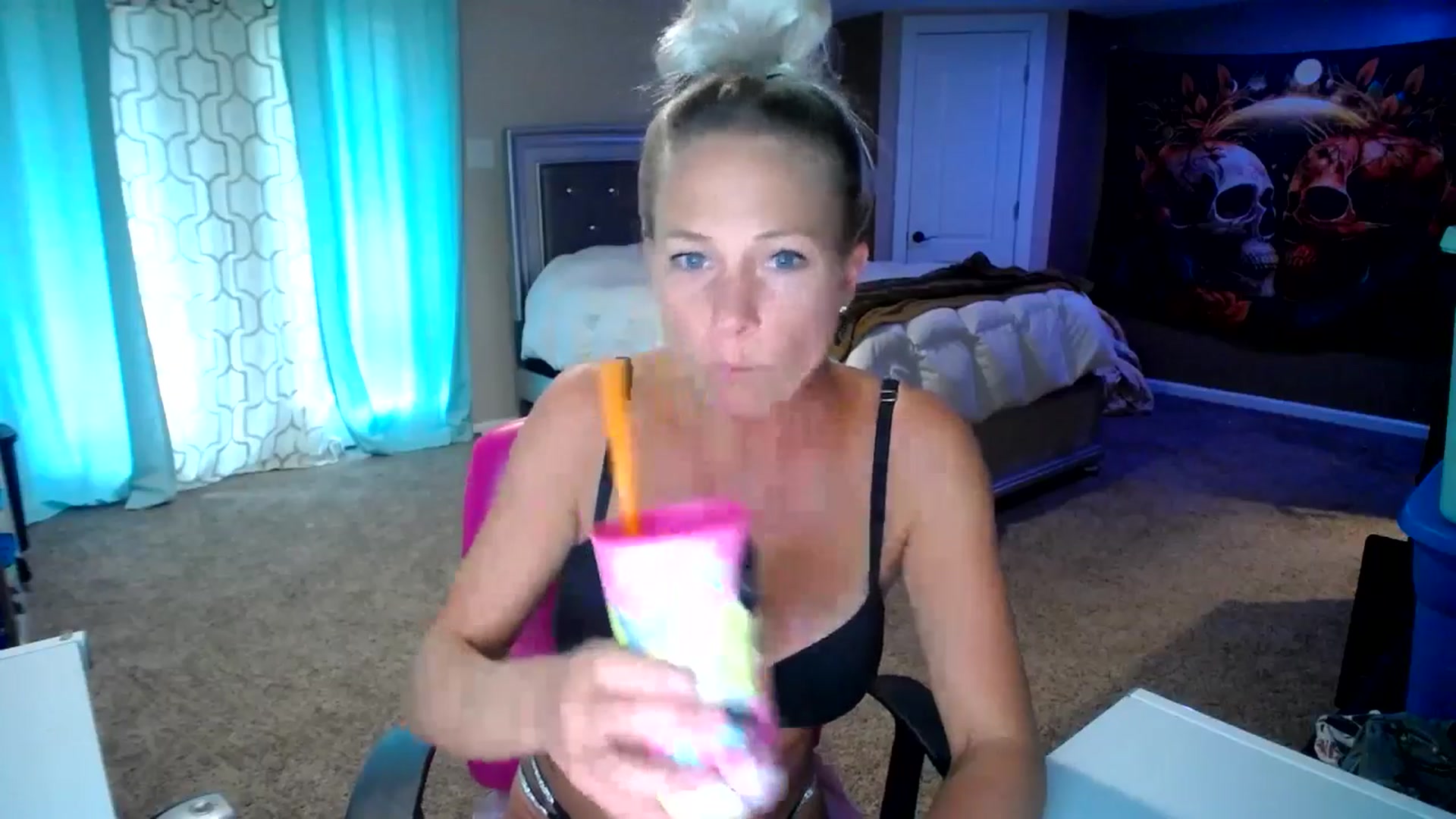Gallery image thumbnail from AshlynnStorm's myfreecams stream on, 08/14/2024, 19:06 image 19 of 20