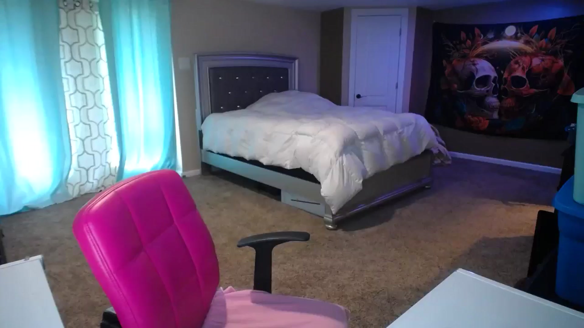 Gallery image thumbnail from AshlynnStorm's myfreecams stream on, 08/15/2024, 17:37 image 10 of 20
