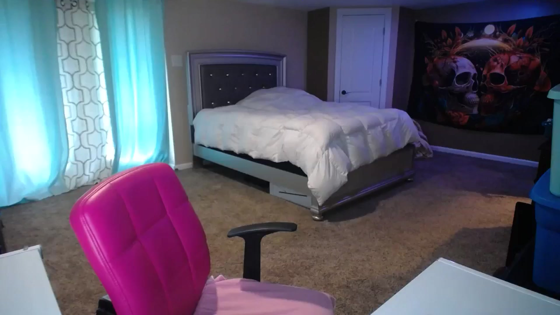 Gallery image thumbnail from AshlynnStorm's myfreecams stream on, 08/15/2024, 17:37 image 13 of 20