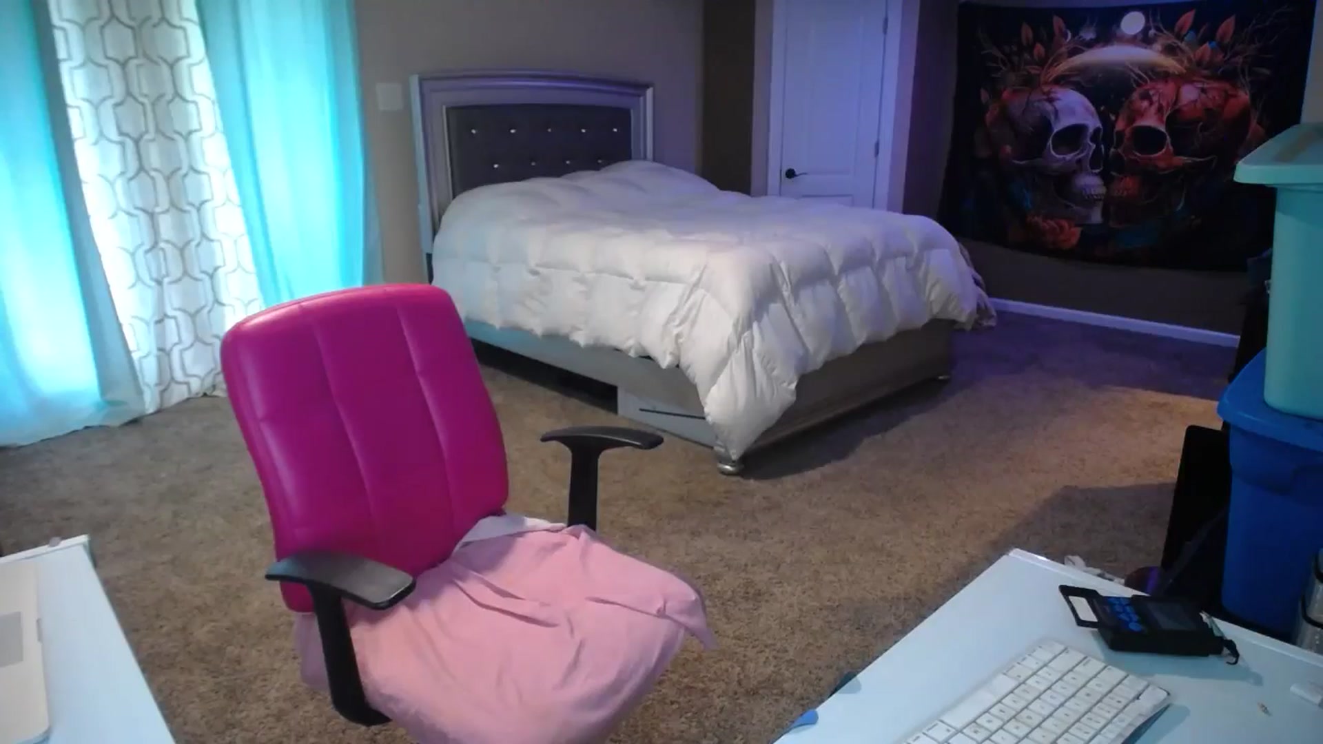 Gallery image thumbnail from AshlynnStorm's myfreecams stream on, 08/20/2024, 19:22 image 11 of 20