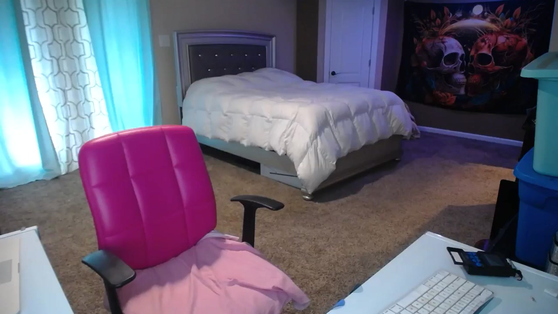 Gallery image thumbnail from AshlynnStorm's myfreecams stream on, 08/20/2024, 19:22 image 12 of 20