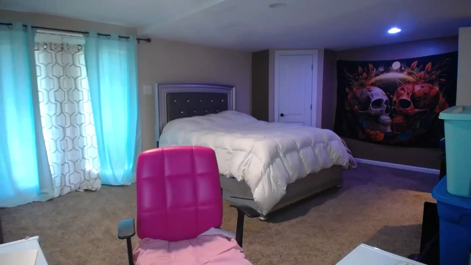 Gallery image thumbnail from AshlynnStorm's myfreecams stream on, 08/20/2024, 19:22 image 4 of 20