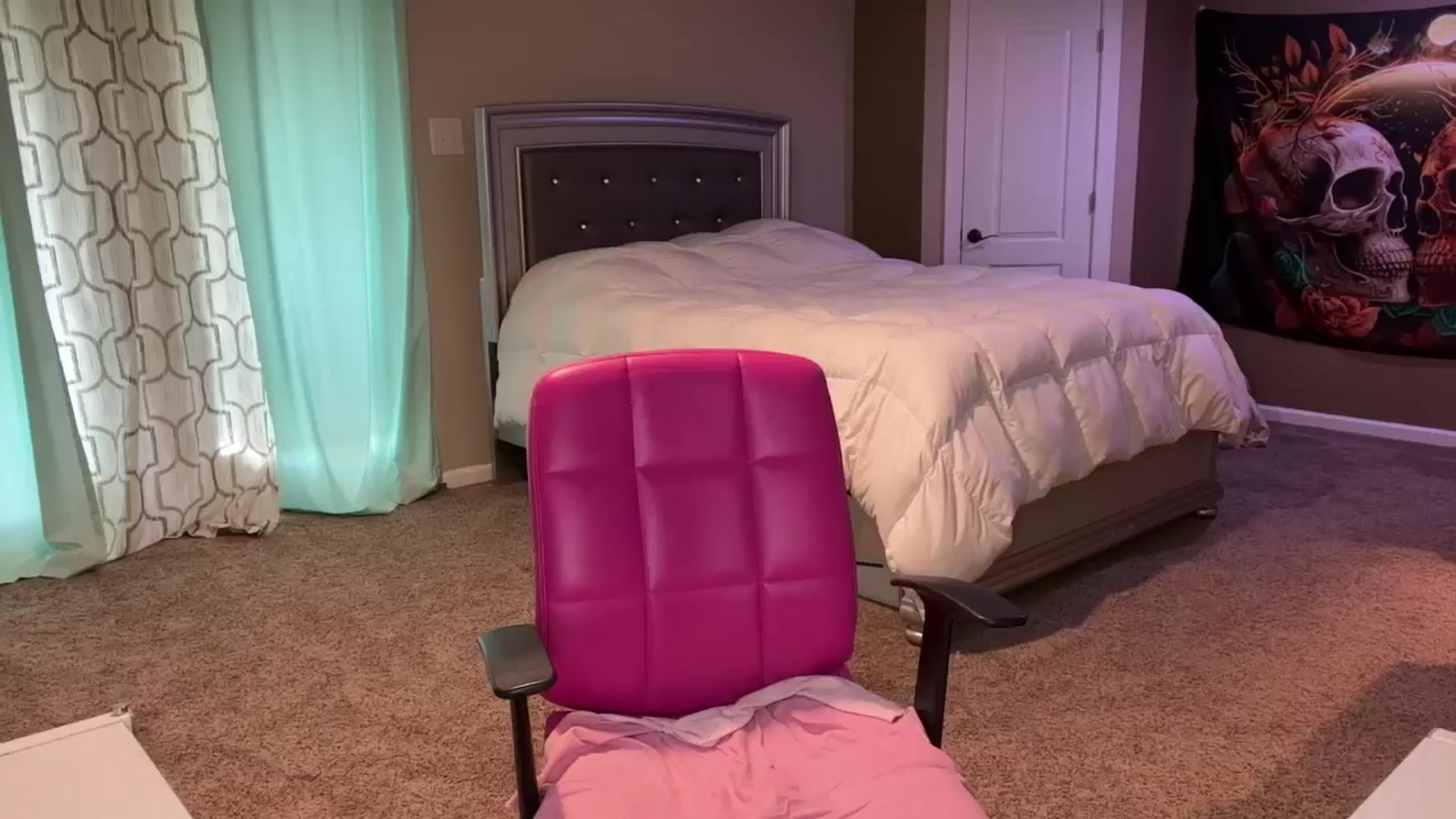 Gallery image thumbnail from AshlynnStorm's myfreecams stream on, 08/23/2024, 19:02 image 18 of 20