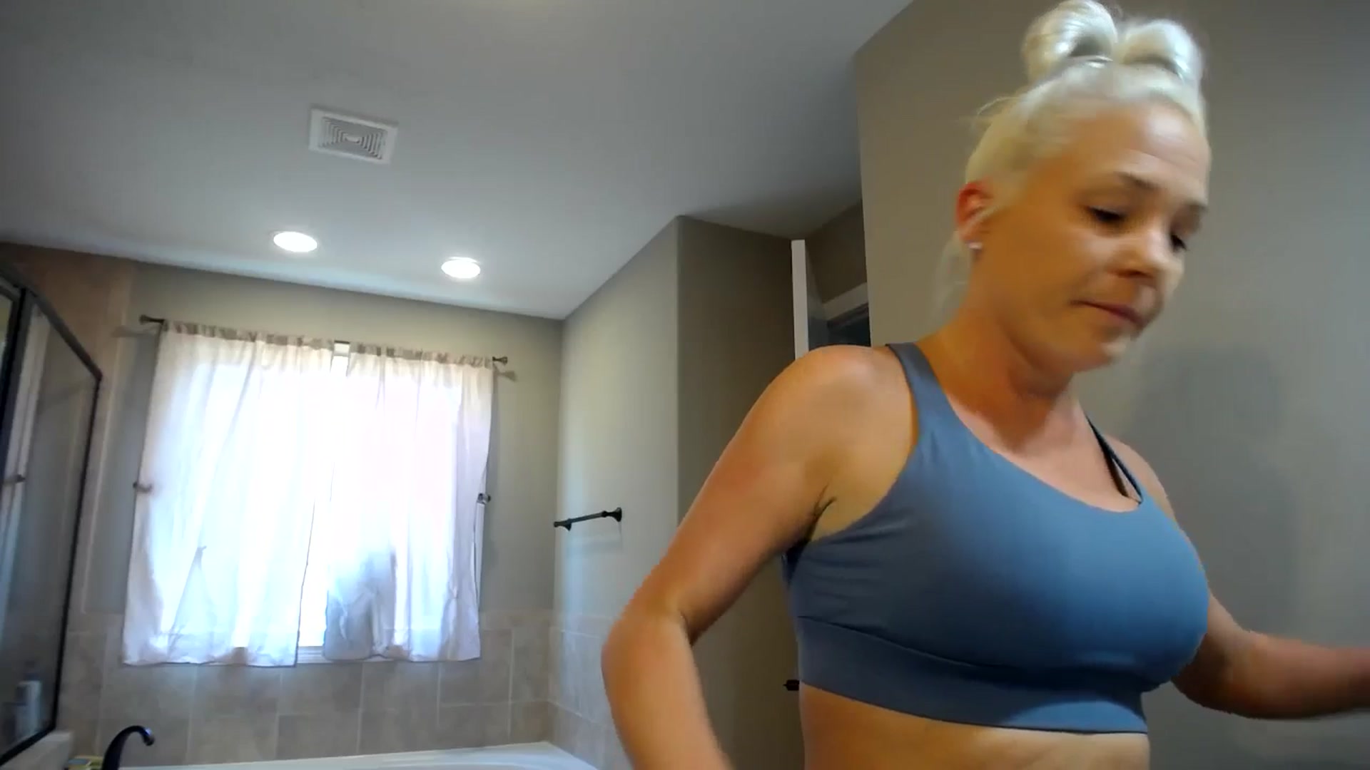 Gallery image thumbnail from AshlynnStorm's myfreecams stream on, 08/26/2024, 18:53 image 6 of 20