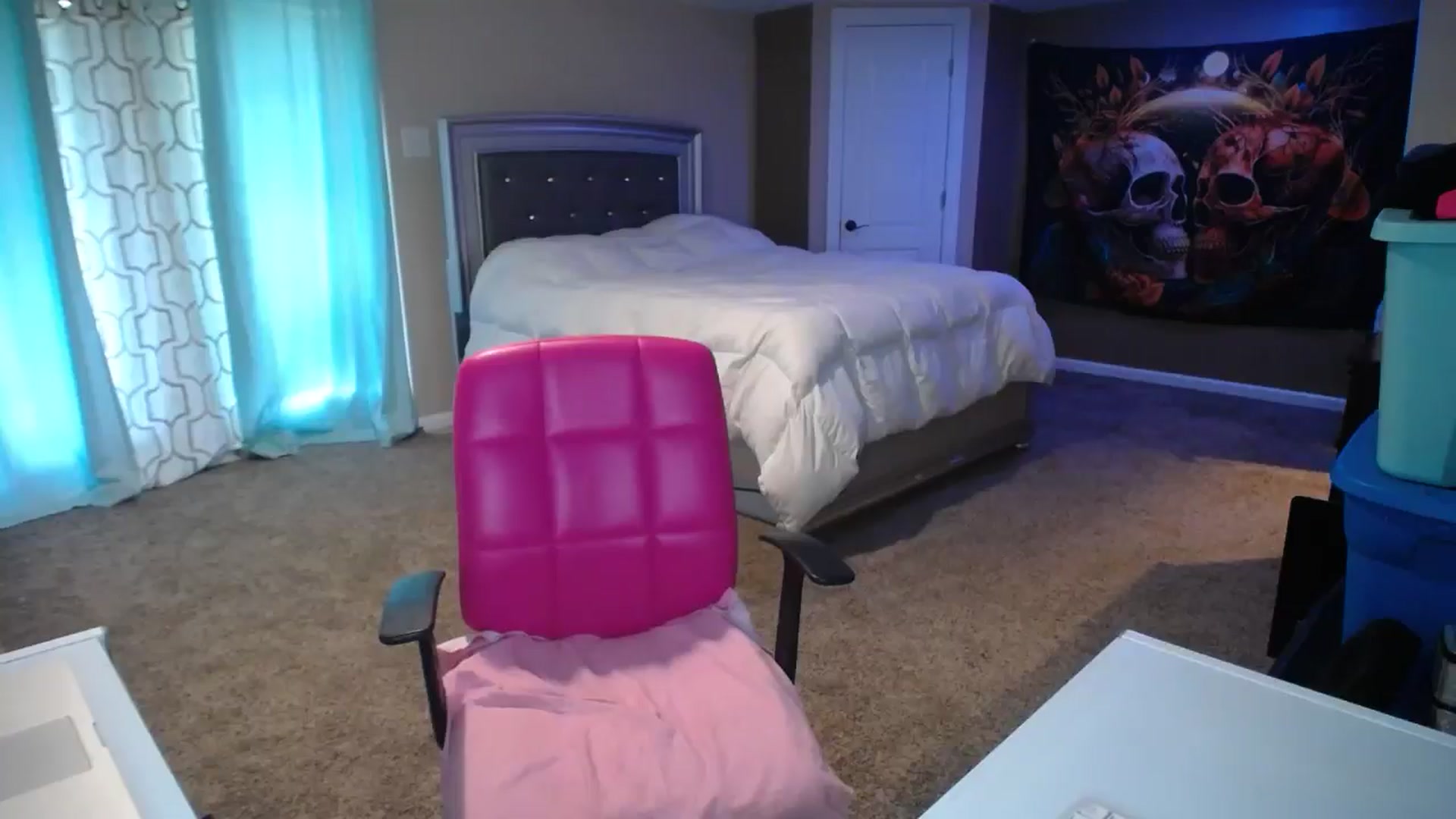 Gallery image thumbnail from AshlynnStorm's myfreecams stream on, 08/27/2024, 18:10 image 10 of 20