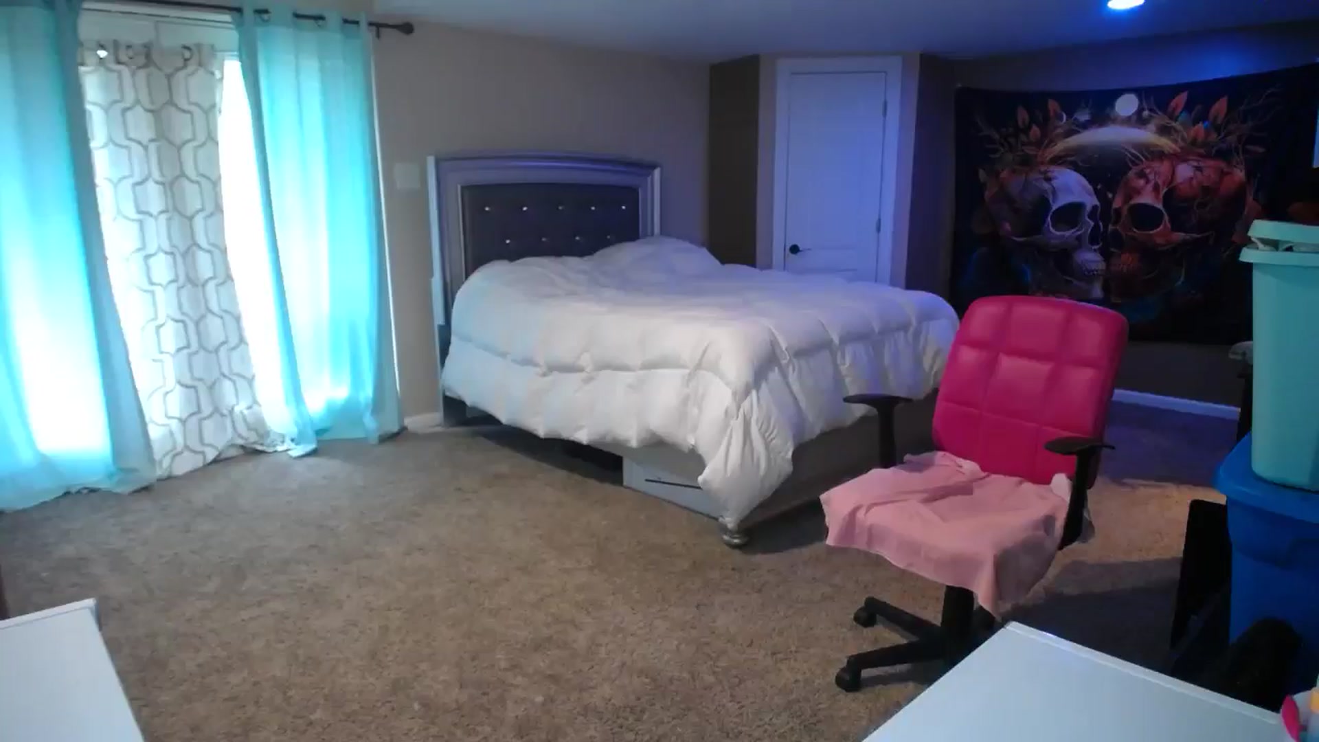 Gallery image thumbnail from AshlynnStorm's myfreecams stream on, 08/29/2024, 17:14 image 14 of 20