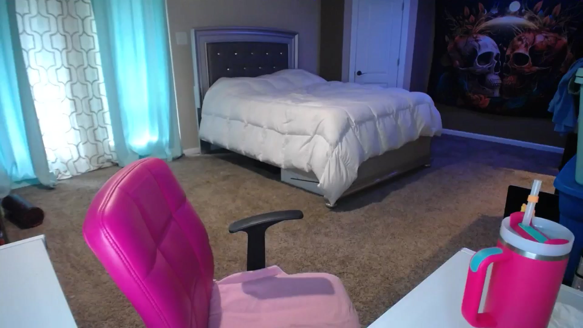Gallery image thumbnail from AshlynnStorm's myfreecams stream on, 09/04/2024, 16:19 image 14 of 20