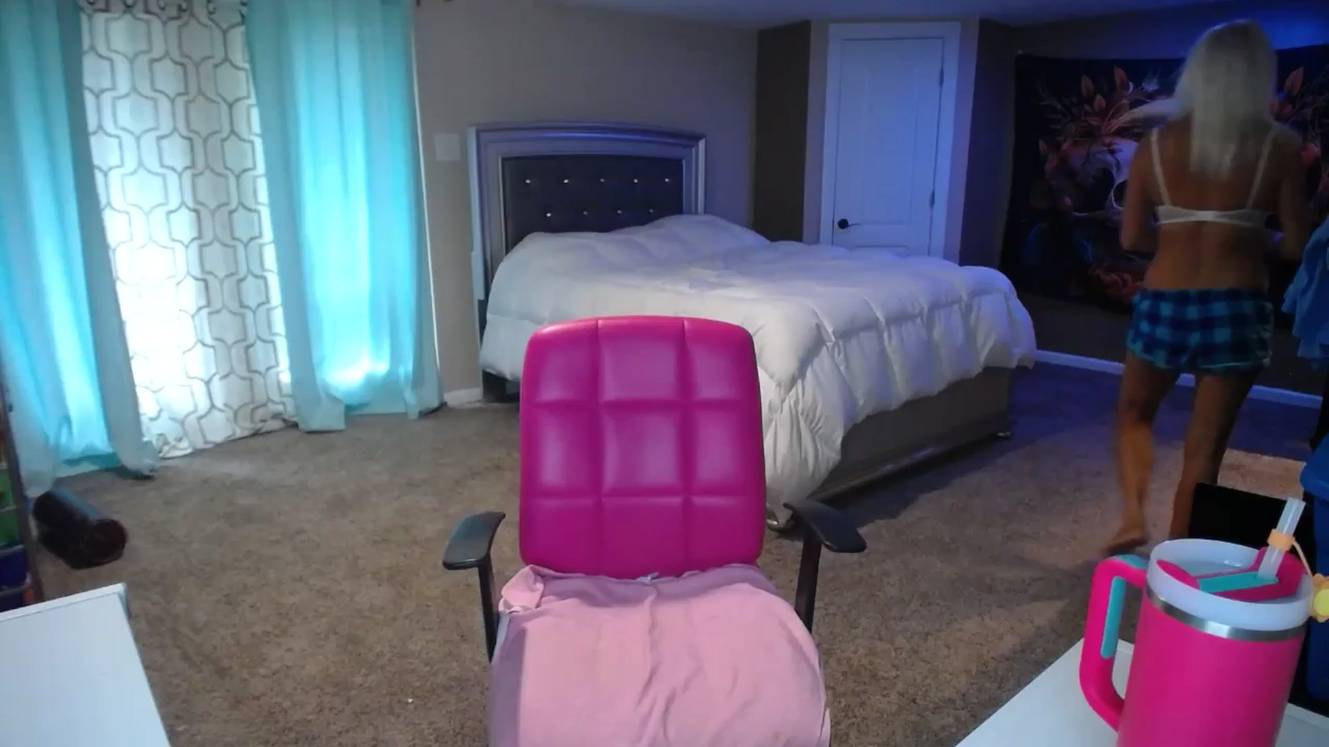 Gallery image thumbnail from AshlynnStorm's myfreecams stream on, 09/04/2024, 16:19 image 3 of 20