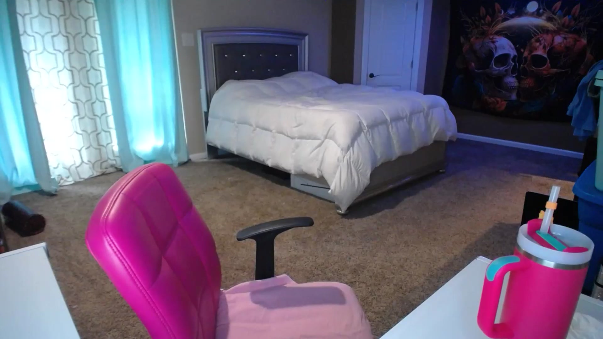 Gallery image thumbnail from AshlynnStorm's myfreecams stream on, 09/04/2024, 16:19 image 17 of 20