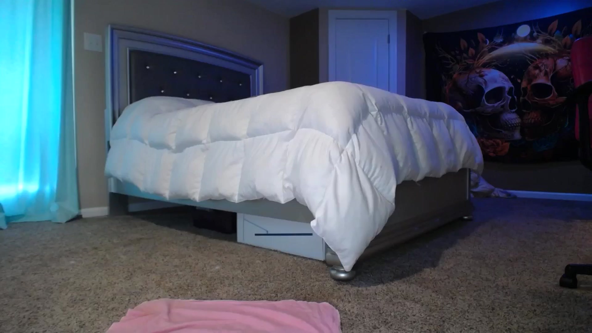 Gallery image thumbnail from AshlynnStorm's myfreecams stream on, 09/10/2024, 20:22 image 1 of 20