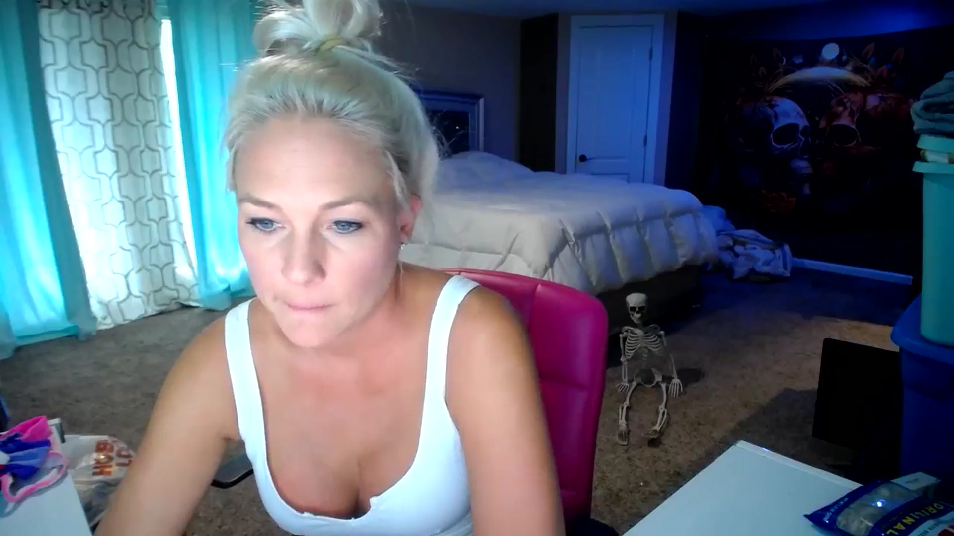 Gallery image thumbnail from AshlynnStorm's myfreecams stream on, 09/12/2024, 18:12 image 18 of 20