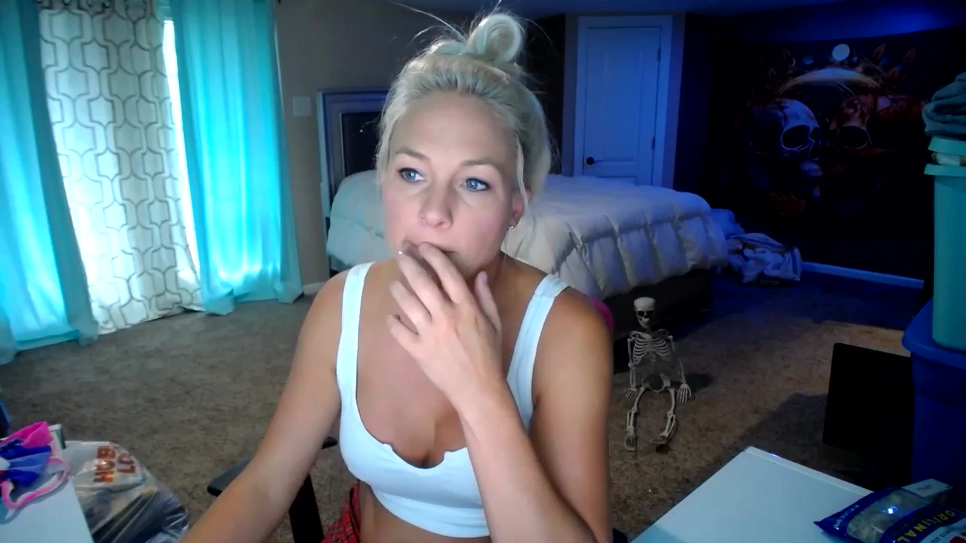 Gallery image thumbnail from AshlynnStorm's myfreecams stream on, 09/12/2024, 18:12 image 19 of 20