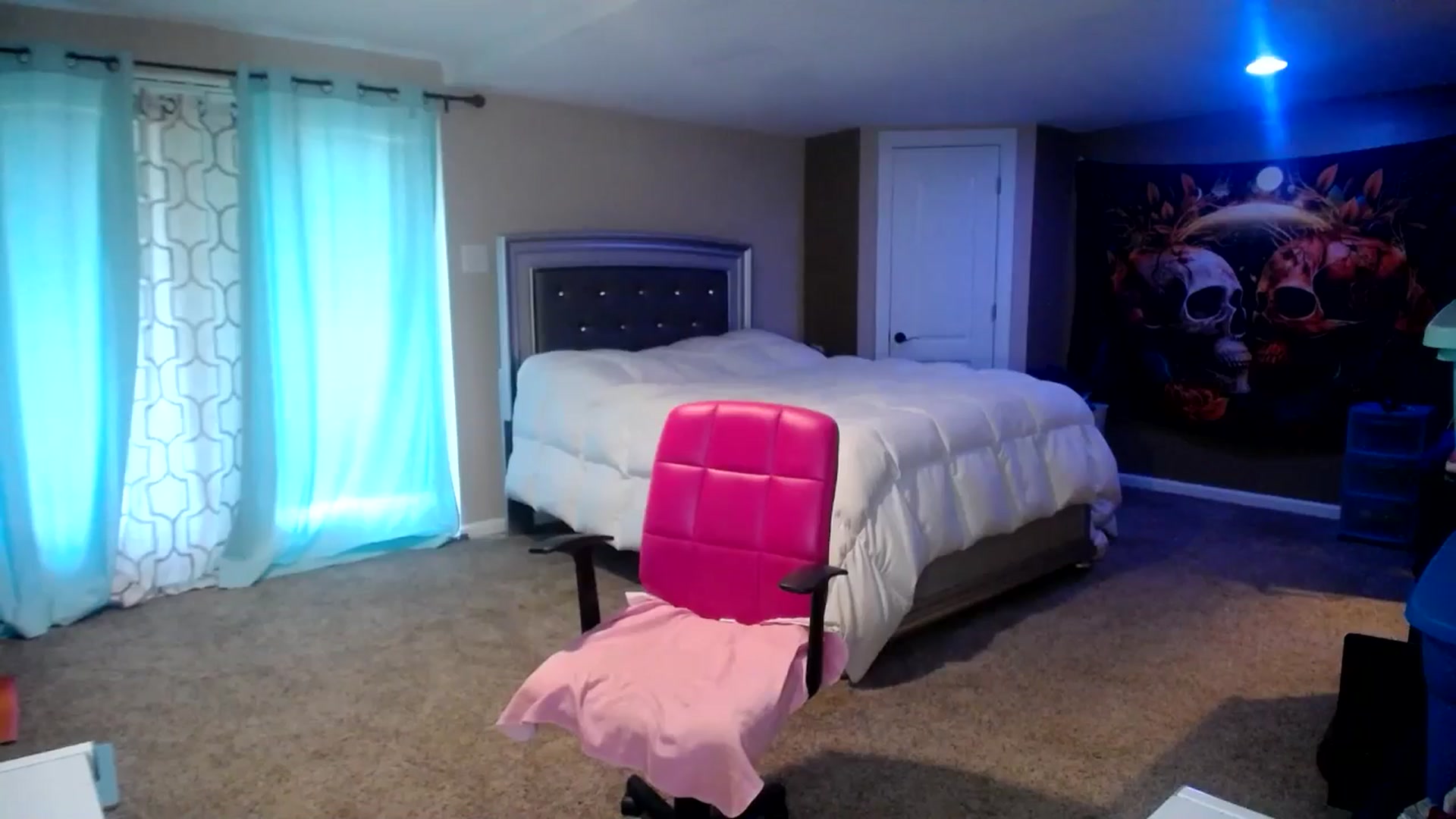 Gallery image thumbnail from AshlynnStorm's myfreecams stream on, 10/11/2024, 19:15 image 7 of 20