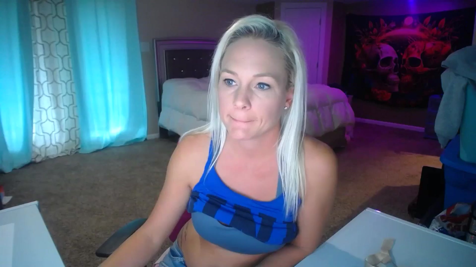 Gallery image thumbnail from AshlynnStorm's myfreecams stream on, 10/15/2024, 15:34 image 7 of 20