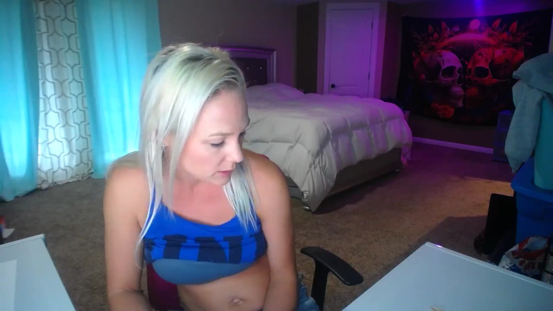 Gallery image thumbnail from AshlynnStorm's myfreecams stream on, 10/15/2024, 15:34 image 9 of 20