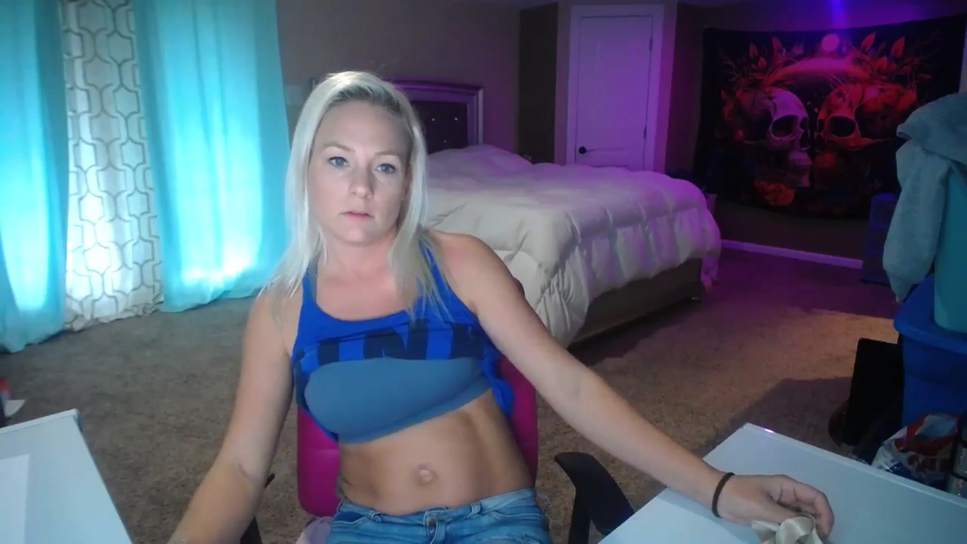 Gallery image thumbnail from AshlynnStorm's myfreecams stream on, 10/15/2024, 15:34 image 13 of 20