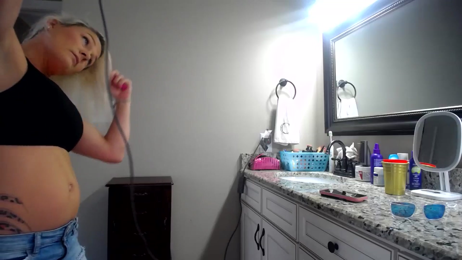 Gallery image thumbnail from AshlynnStorm's myfreecams stream on, 10/25/2024, 19:03 image 19 of 20