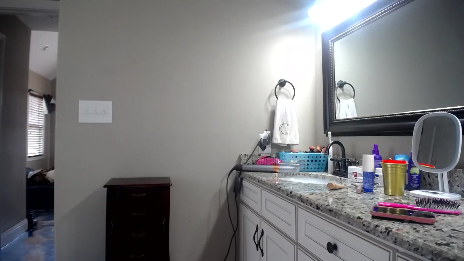 Gallery image thumbnail from AshlynnStorm's myfreecams stream on, 10/25/2024, 19:03 image 14 of 20