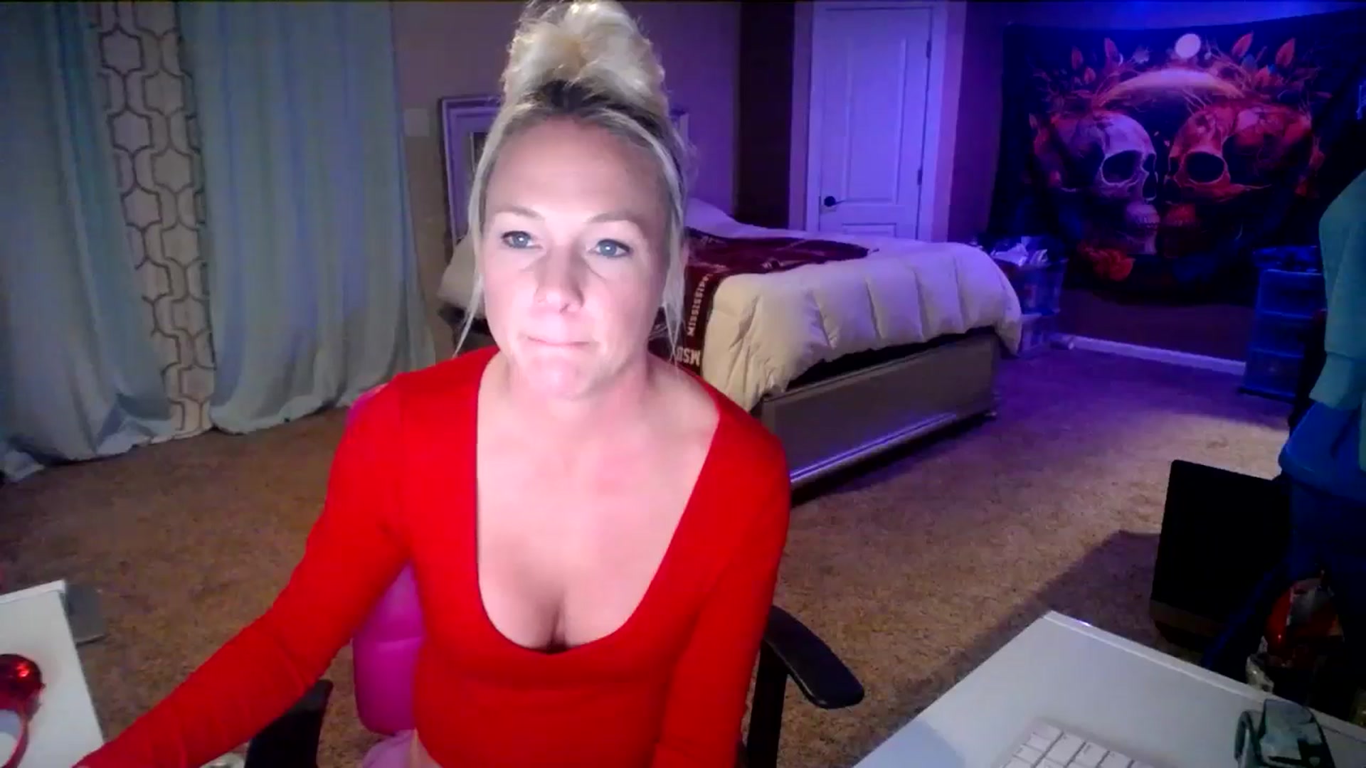 Gallery image thumbnail from AshlynnStorm's myfreecams stream on, 11/14/2024, 04:53 image 10 of 20