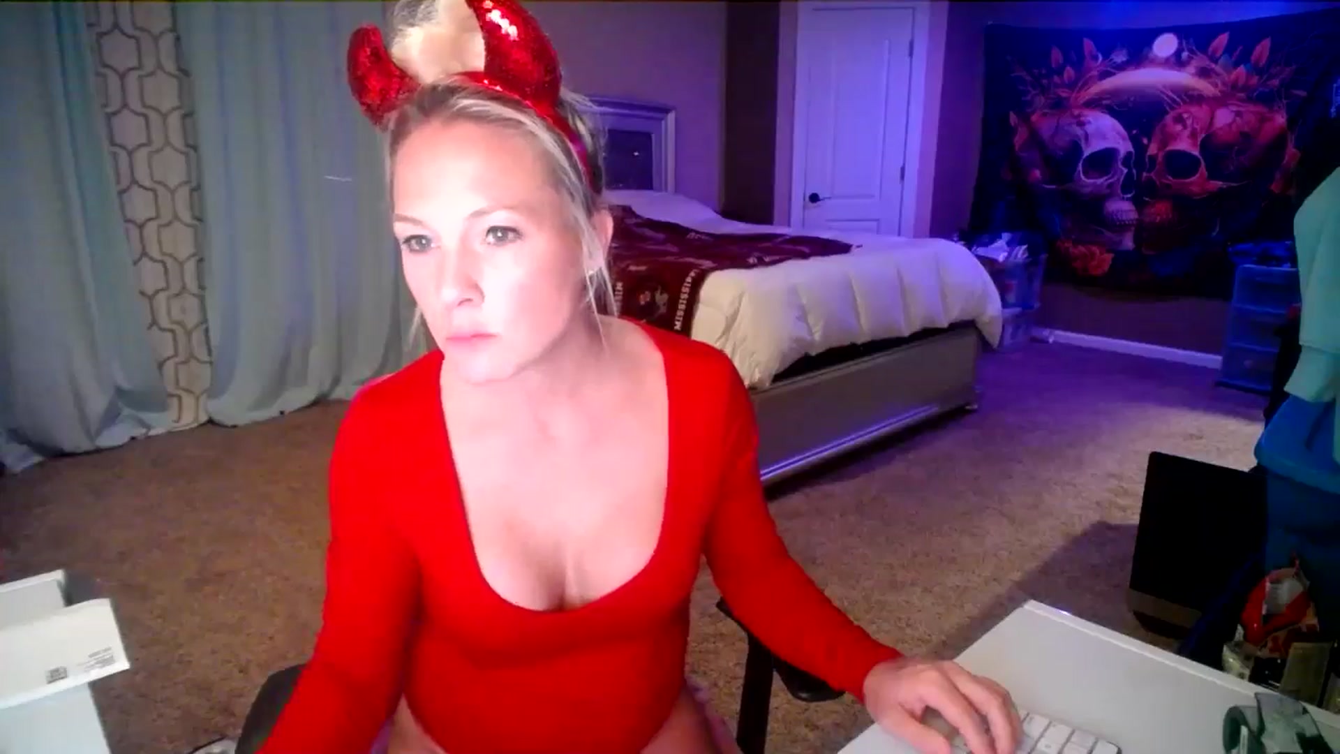 Gallery image thumbnail from AshlynnStorm's myfreecams stream on, 11/14/2024, 04:53 image 5 of 20