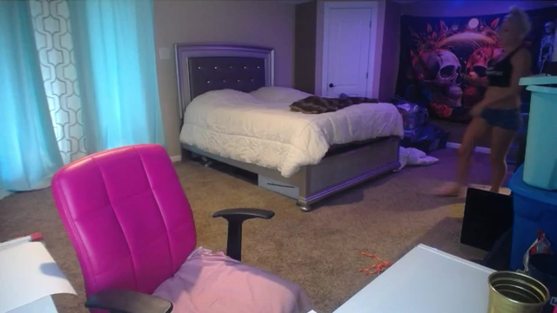 Gallery image thumbnail from AshlynnStorm's myfreecams stream on, 11/18/2024, 22:04 image 11 of 20
