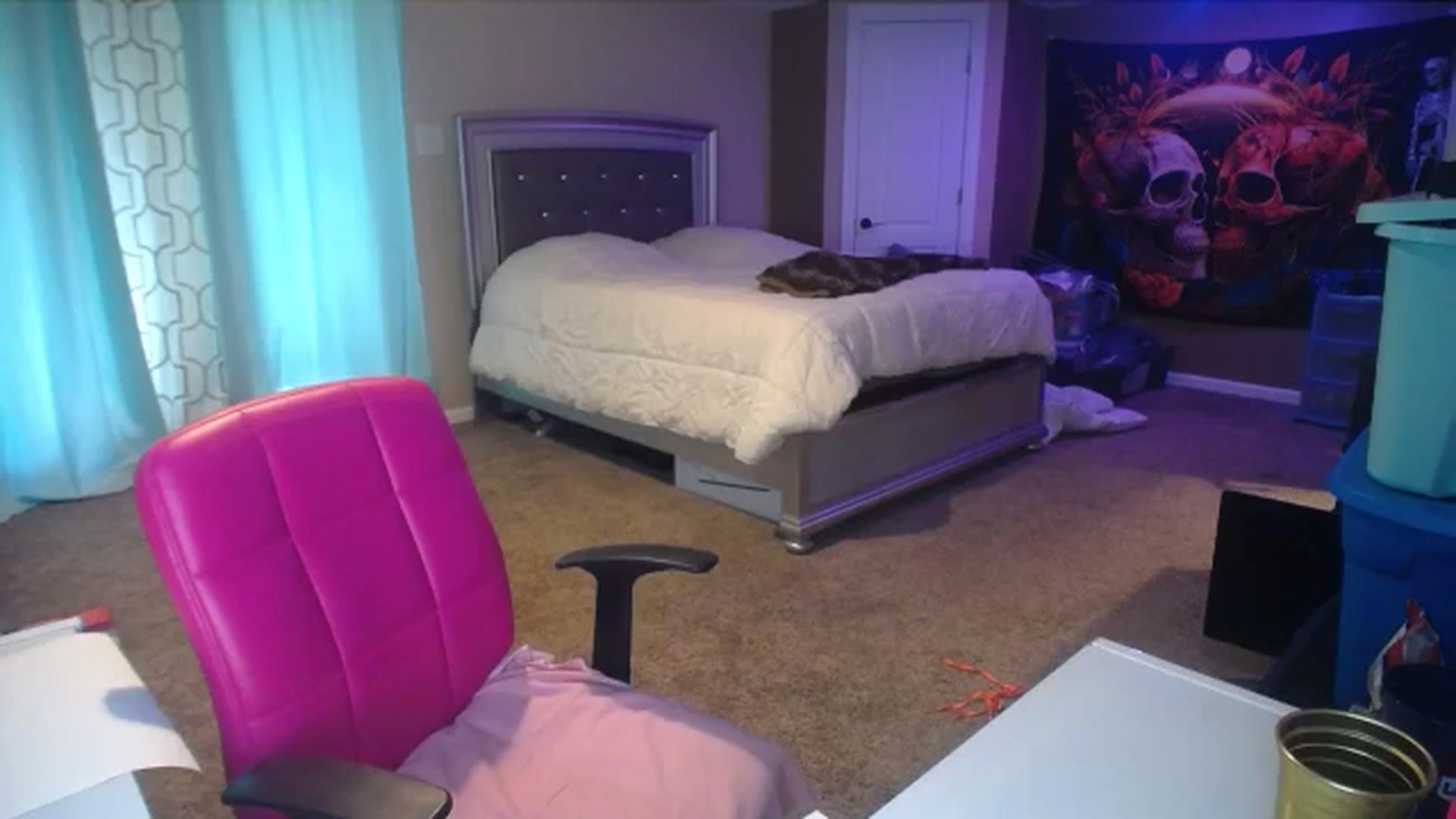 Gallery image thumbnail from AshlynnStorm's myfreecams stream on, 11/18/2024, 22:04 image 10 of 20